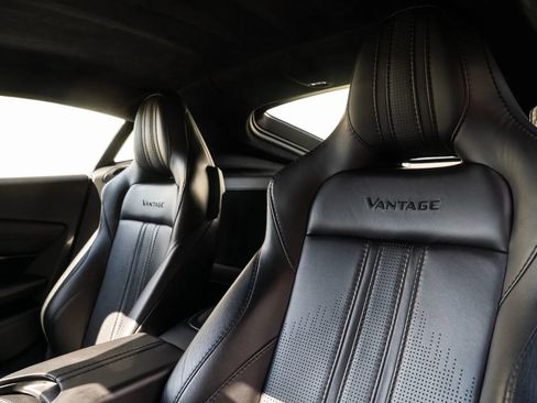 Used 2019 Aston Martin V8 Vantage Coupe RWD image 24