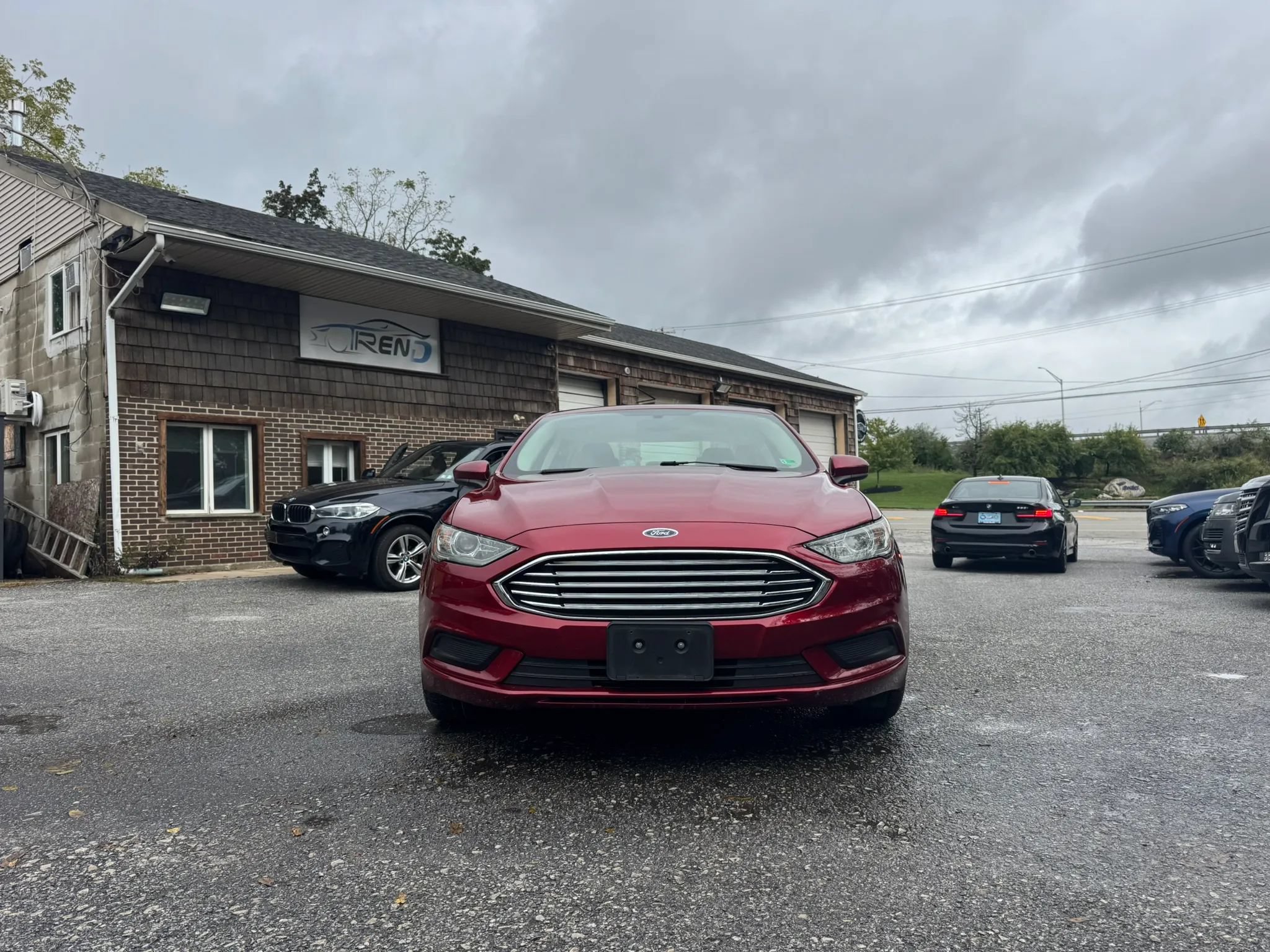 Used 2018 Ford Fusion SE FWD image 2