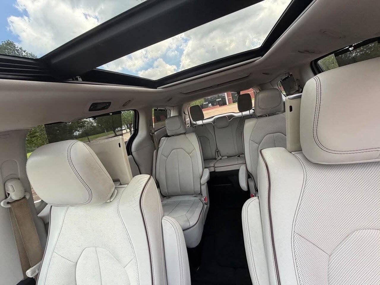 Used 2017 Chrysler Pacifica Limited FWD image 18