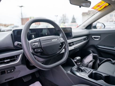 Used 2025 Kia K4 LXS image 18