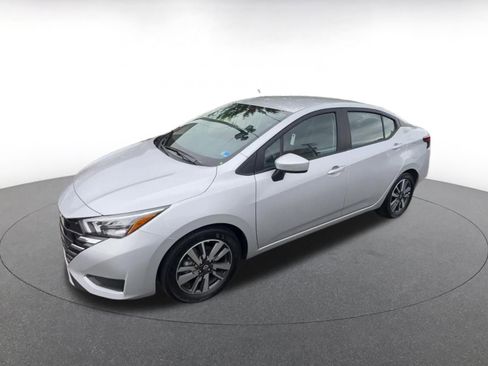 Used 2025 Nissan Versa SV FWD image 8