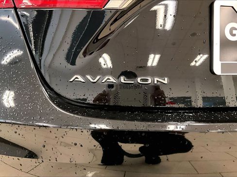 Used 2017 Toyota Avalon Limited FWD image 29