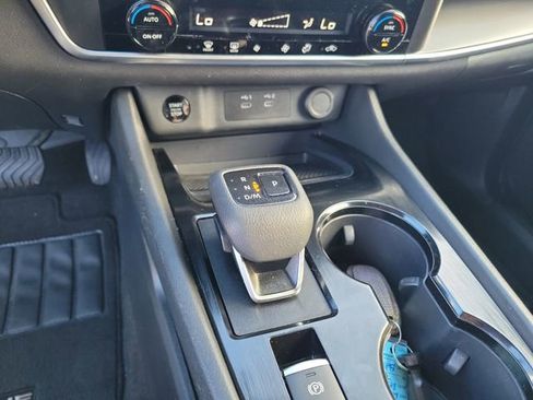 Used 2024 Nissan Rogue SV FWD image 25