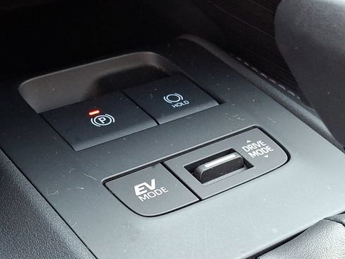 Certified 2024 Toyota Venza XLE AWD/4WD image 18