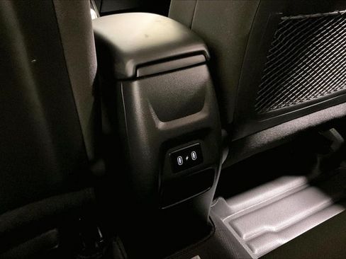 Used 2025 Hyundai Venue SEL FWD image 34