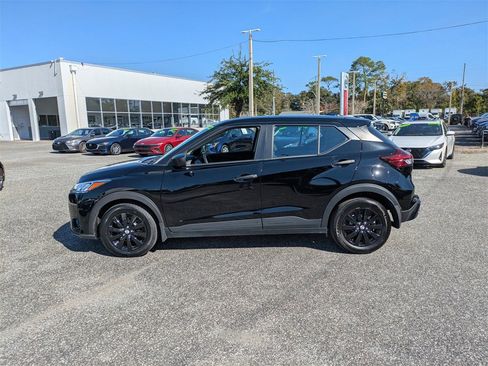 Used 2023 Nissan Kicks S image 6