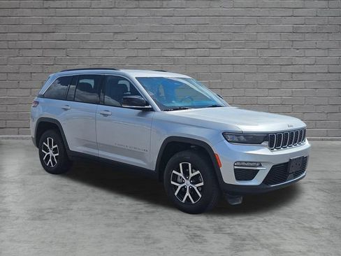 Used 2024 Jeep Grand Cherokee Limited AWD/4WD image 7