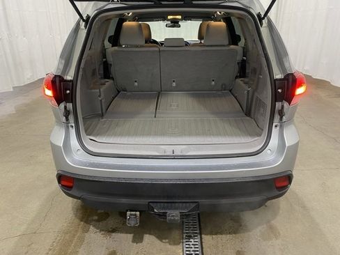 Certified 2017 Toyota Highlander LE image 13