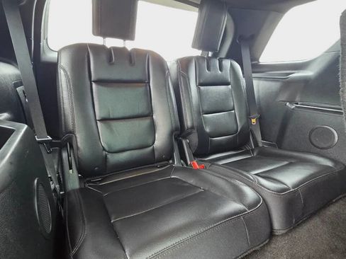 Used 2017 Ford Explorer XLT w/ Equipment Group 202A AWD/4WD image 16