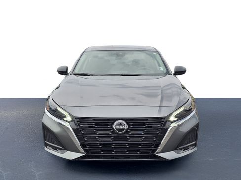 Used 2025 Nissan Altima 2.5 SV FWD image 2