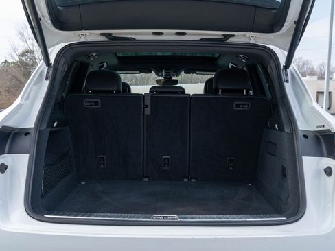 Certified 2023 Porsche Cayenne Platinum Edition AWD/4WD image 17