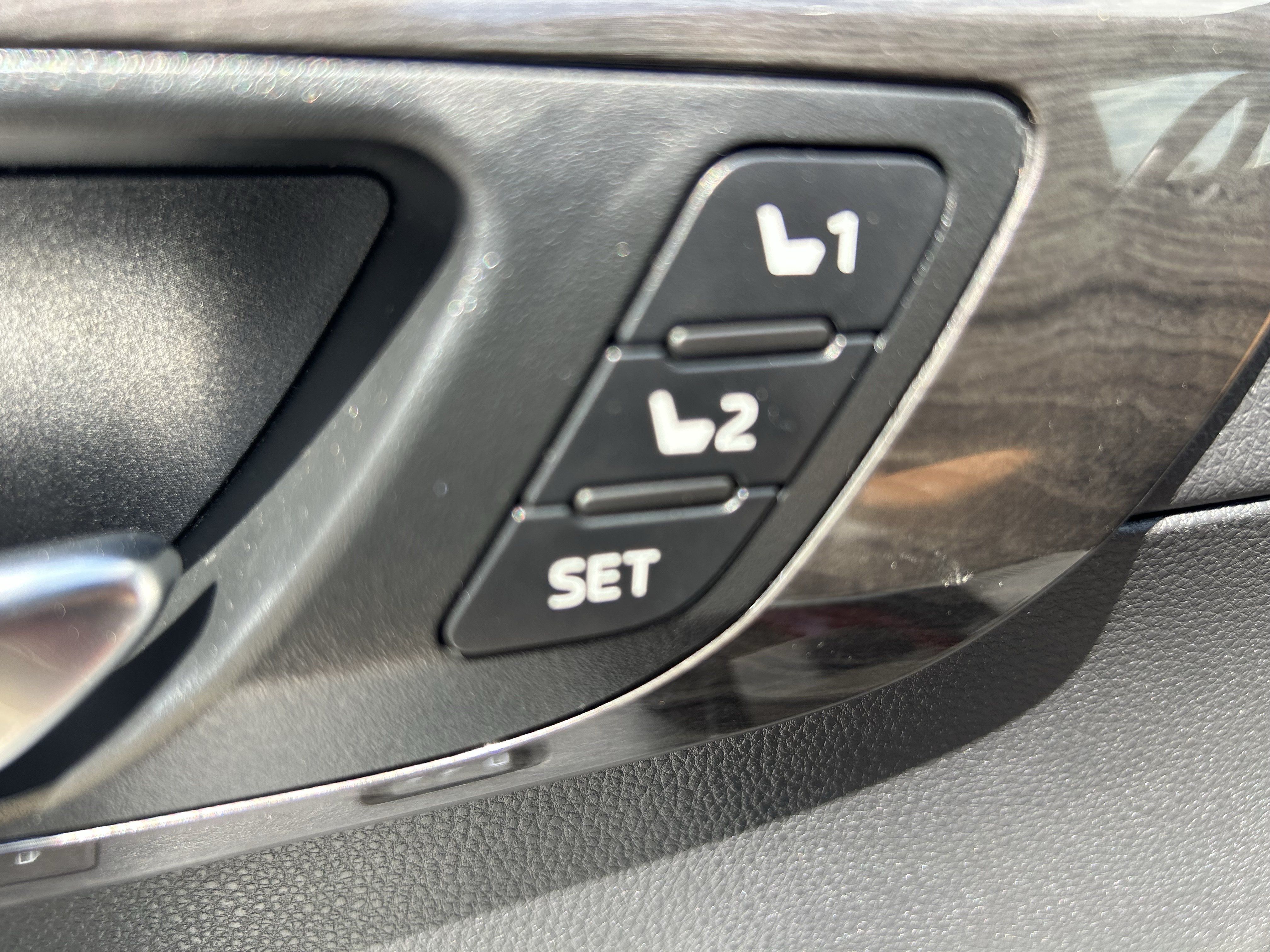Used 2024 Toyota Highlander Platinum AWD/4WD image 17