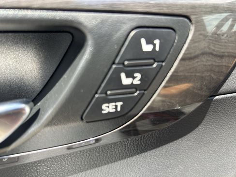 Certified 2024 Toyota Highlander Platinum AWD/4WD image 17