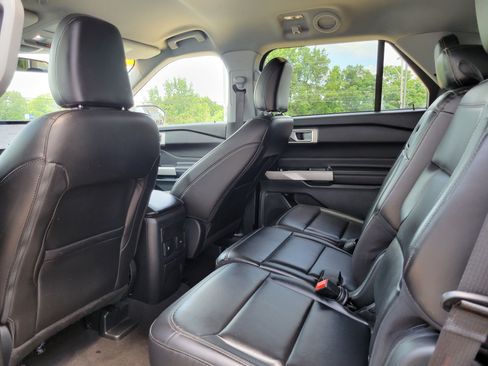 Used 2023 Ford Explorer XLT w/ Equipment Group 202A AWD/4WD image 19
