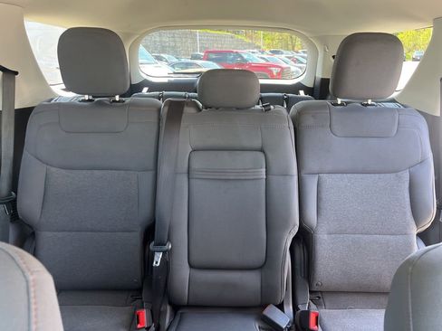 Used 2025 Ford Explorer Active AWD/4WD image 13