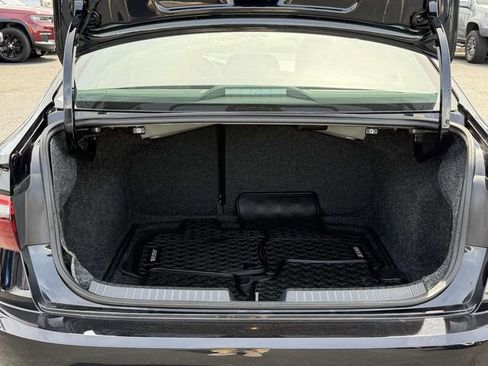 Used 2020 Volkswagen Jetta R-Line image 8