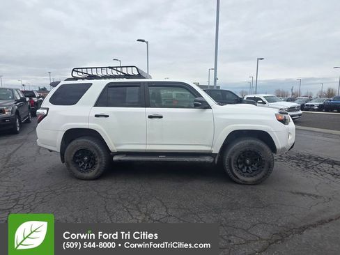 Used 2020 Toyota 4Runner Venture w/ Moonroof Package image 25