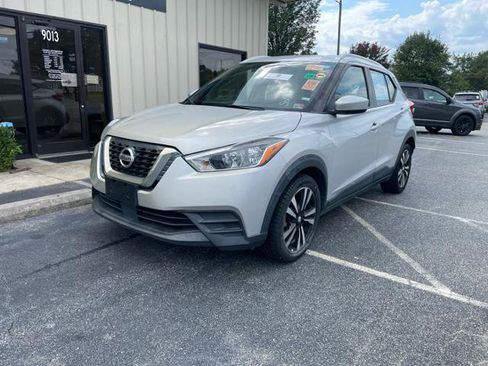 Used 2020 Nissan Kicks SV FWD image 2