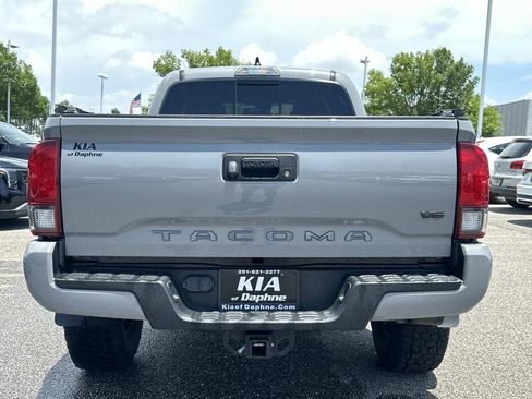 Used 2021 Toyota Tacoma TRD Off-Road AWD/4WD image 3