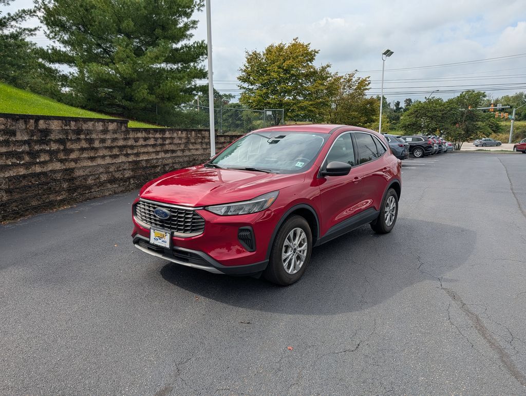 Used 2023 Ford Escape Active AWD/4WD image 2