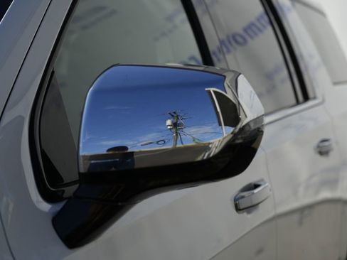 Used 2023 Chevrolet Suburban Premier RWD image 10