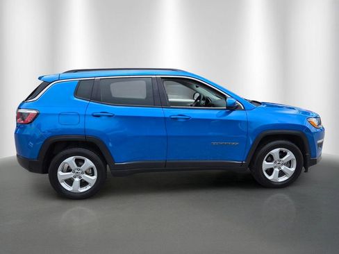 Used 2019 Jeep Compass Latitude w/ Popular Equipment Group FWD image 2