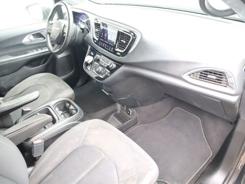 Used 2018 Chrysler Pacifica Touring Plus w/ S Appearance Package FWD image 51