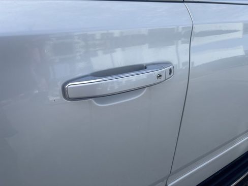 Used 2020 Chevrolet Suburban Premier w/ Premier 6.2L Value Package image 9