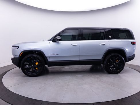 Used 2024 Rivian R1S Adventure AWD/4WD image 43