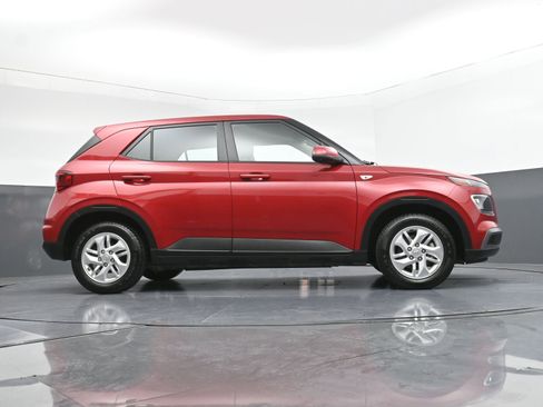 Used 2021 Hyundai Venue SE image 27