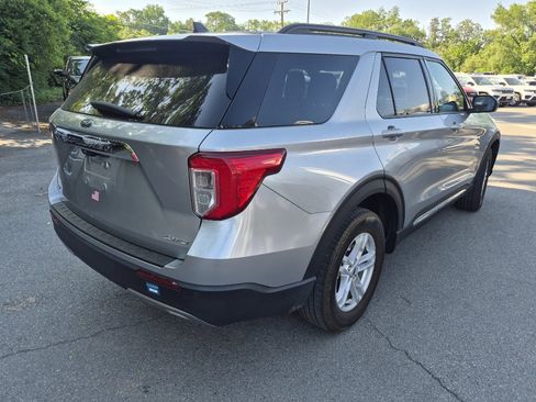 Used 2022 Ford Explorer XLT w/ Equipment Group 202A AWD/4WD image 3