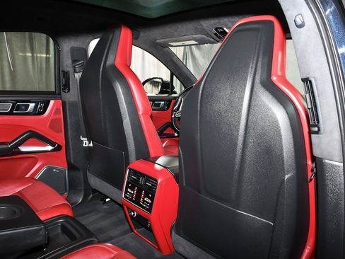 Used 2021 Porsche Cayenne Turbo w/ Assistance Package image 53