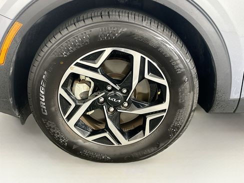 Used 2025 Kia Sportage LX FWD image 11