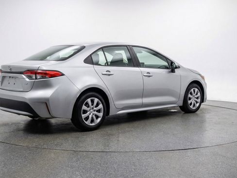 Used 2025 Toyota Corolla LE image 9