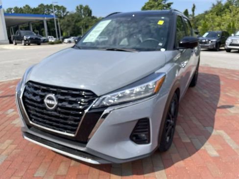 Used 2023 Nissan Kicks SR w/ SR Premium Package FWD image 1