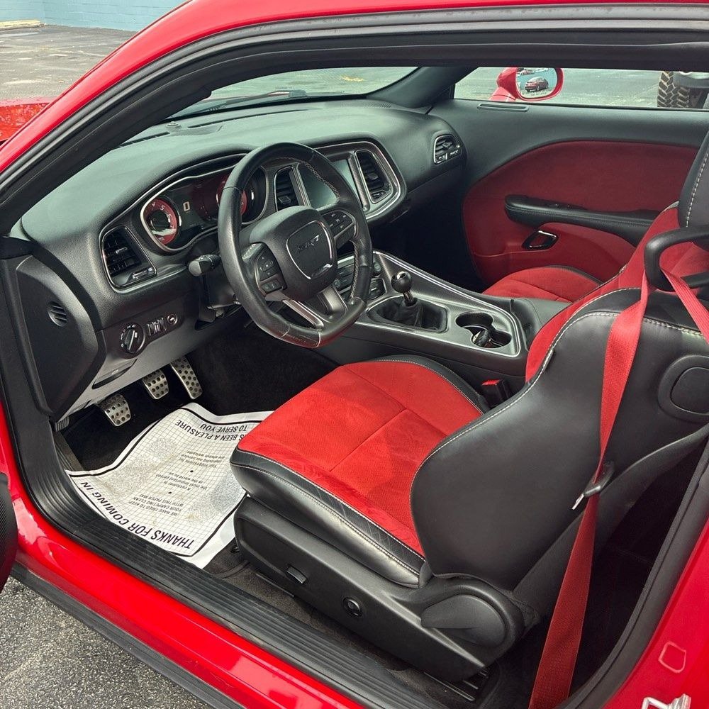 Used 2015 Dodge Challenger SRT Hellcat RWD image 5