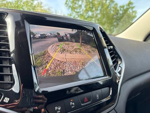 Used 2019 Jeep Cherokee Limited w/ Technology Group AWD/4WD image 37