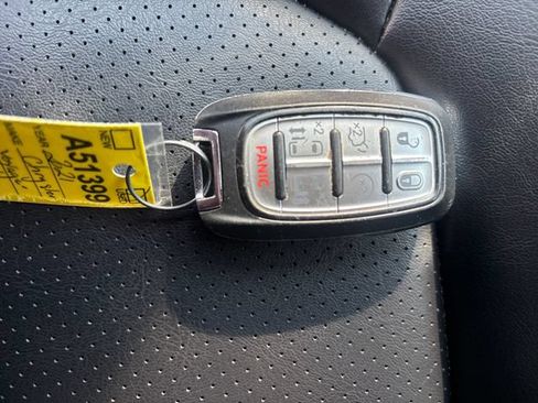 Used 2021 Chrysler Voyager Lxi FWD image 32