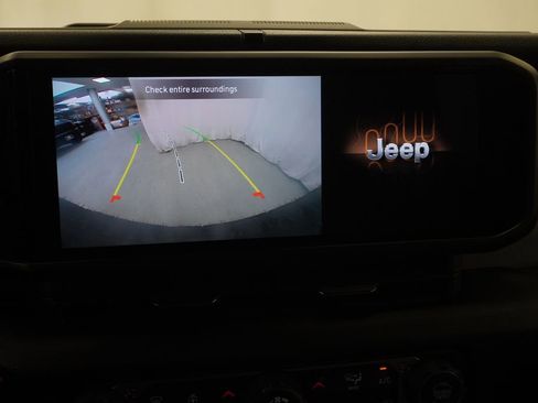 Used 2025 Jeep Wrangler Willys image 33