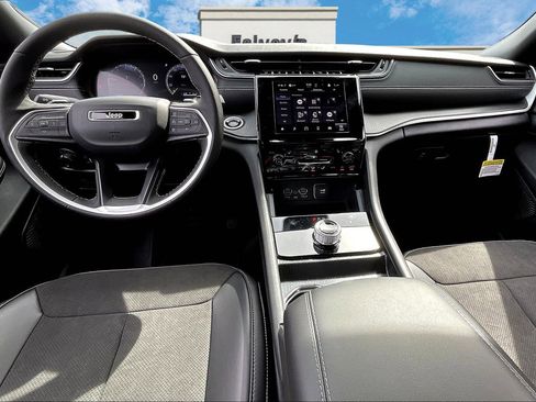 New 2025 Jeep Grand Cherokee 4WD image 5