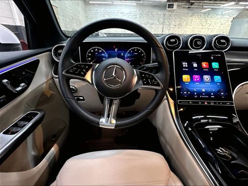 Used 2025 Mercedes-Benz GLC 300 image 8