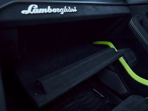 Used 2024 Lamborghini Urus Performante AWD/4WD image 86