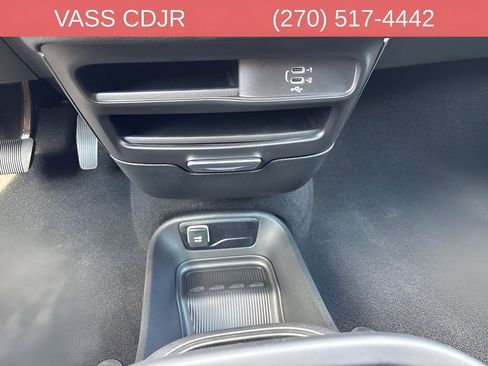 New 2026 Chrysler Pacifica Select image 24