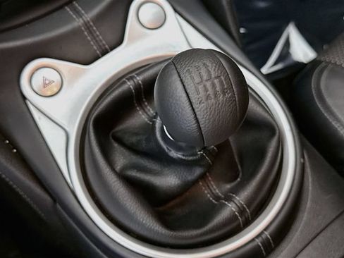 Used 2017 Nissan 370Z Touring RWD image 16