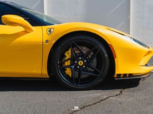 Used 2021 Ferrari F8 Tributo RWD image 32