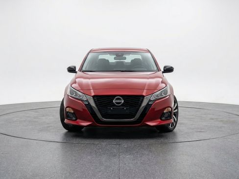 Used 2025 Nissan Altima 2.5 SV FWD image 2