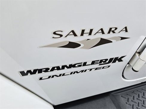 Used 2018 Jeep Wrangler Unlimited Sahara image 4