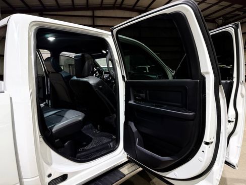 Used 2022 RAM 2500 Tradesman w/ Chrome Appearance Group AWD/4WD image 19