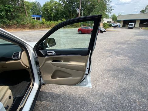 Used 2019 Jeep Grand Cherokee Limited RWD image 52