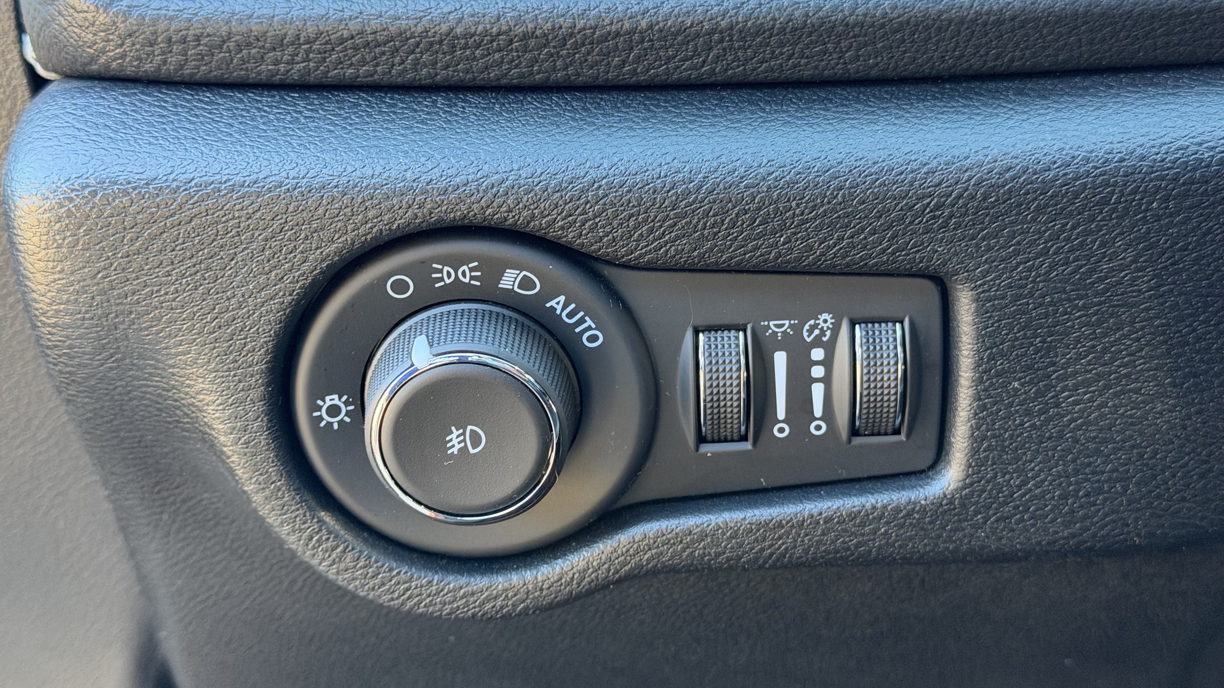Used 2026 Chrysler Pacifica Limited w/ S Appearance Package FWD image 16